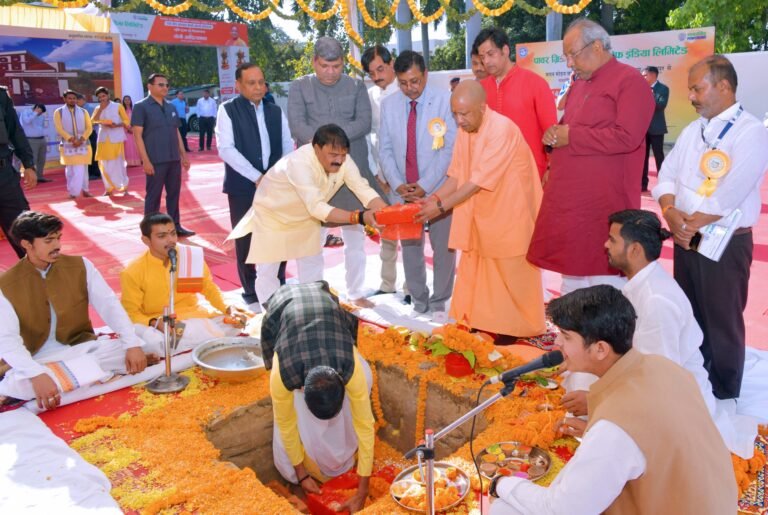 एमएमएमयूटी में गर्ल्स हॉस्टल का भूमि पूजन व शिलान्यास किया मुख्यमंत्री योगी आदित्यनाथ ने