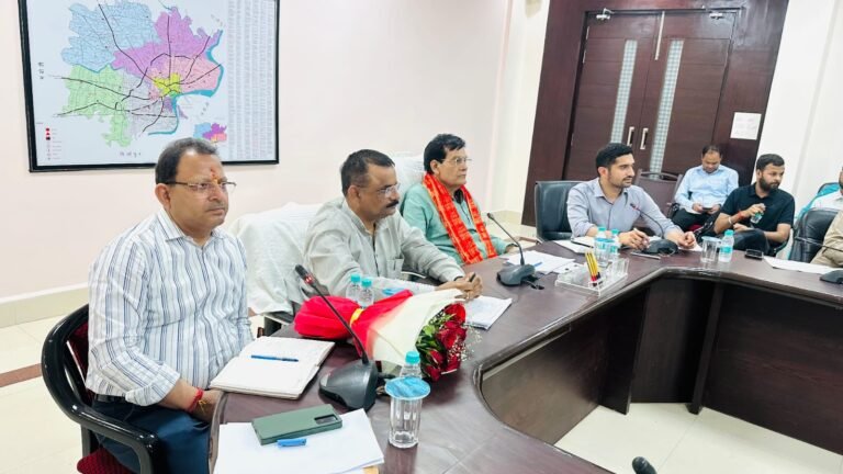 शहर में कूड़ा मिला तो नपेंगे जोनल अफसर :-  नगर विकास मंत्री एके शर्मा