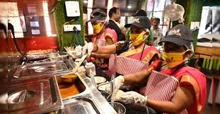 प्रेरणा कैंटीन से जुड़कर 10 हजार से अधिक महिलाएं बनीं लखपति