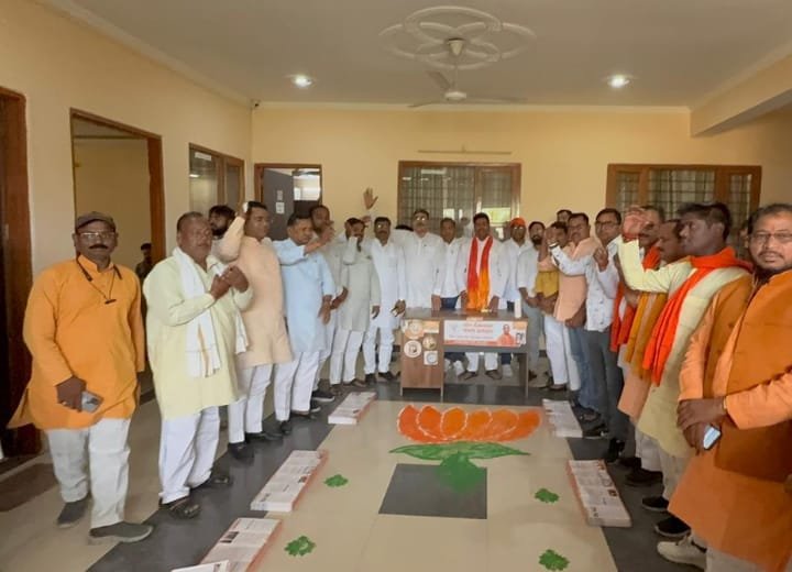 चंदौली ;- भारतीय जनता पार्टी का स्थापना दिवस सोमवार को जिले में धूमधाम से मनाया गया।