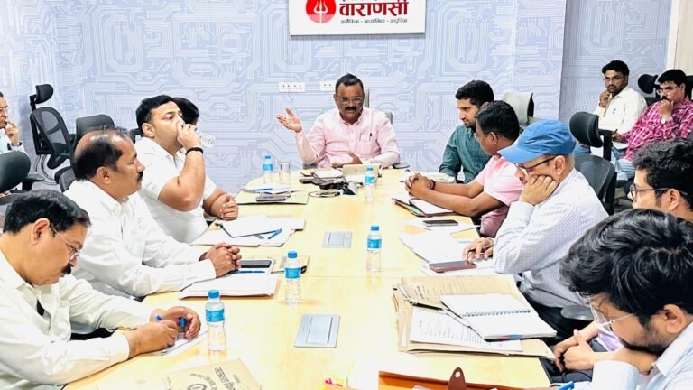 सड़क निर्माण में लापरवाही पर तीन इंजीनियरों को प्रतिकूल प्रविष्टि