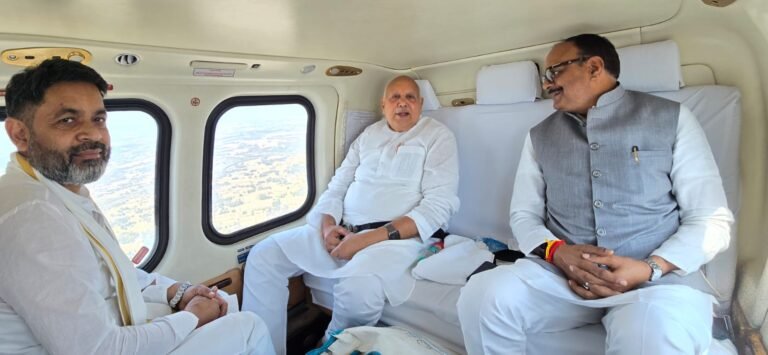 सीएम योगी के निर्देश पर उप मुख्यमंत्री व कृषि मंत्री ने किया हवाई सर्वे