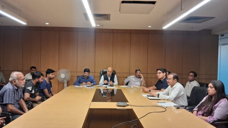 मा0 मुख्यमंत्री जी के निर्देश पर गौतम बुध नगर में औद्योगिक असामंजस्य के समाधान हेतु गठित की गई  उच्च स्तरीय समिति
