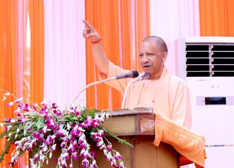 भाजपा सरकार आएगी तो बंगाल की सड़कों पर झाड़ू लगाएंगे गुंडे, माफिया व मौलानाः योगी आदित्यनाथ  