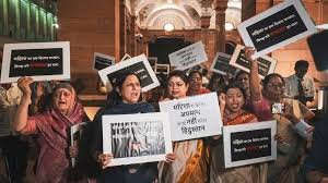 नारी शक्ति वंदन संशोधन विधयेक गिराने वाले विपक्ष पर भड़कीं महिलाएं