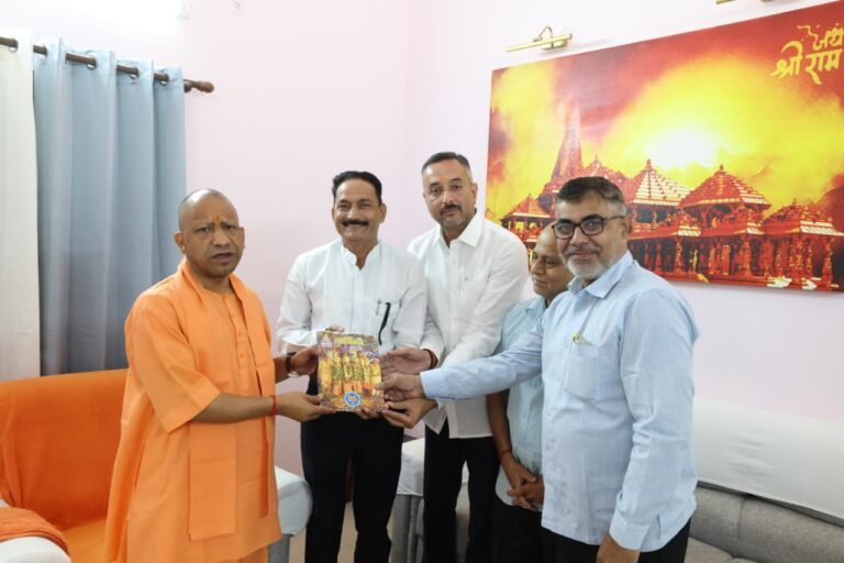पत्रकारों की समस्या को लेकर सरकार गंभीर: सीएम योगी मुख्यमंत्री से मिला काशी पत्रकार संघ का प्रतिनिधिमंडल