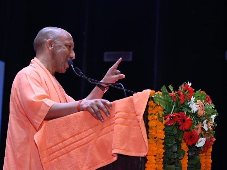 पश्चिम बंगाल चुनाव  “योगी जी बुलडोजर लाओ, हम तुम्हारे साथ हैं”