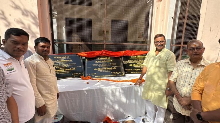 पूर्व मंत्री डॉ नीलकंठ तिवारी ने 6.9 करोड़ की लागत से होने वाले विकास कार्यों का किया शिलान्यास